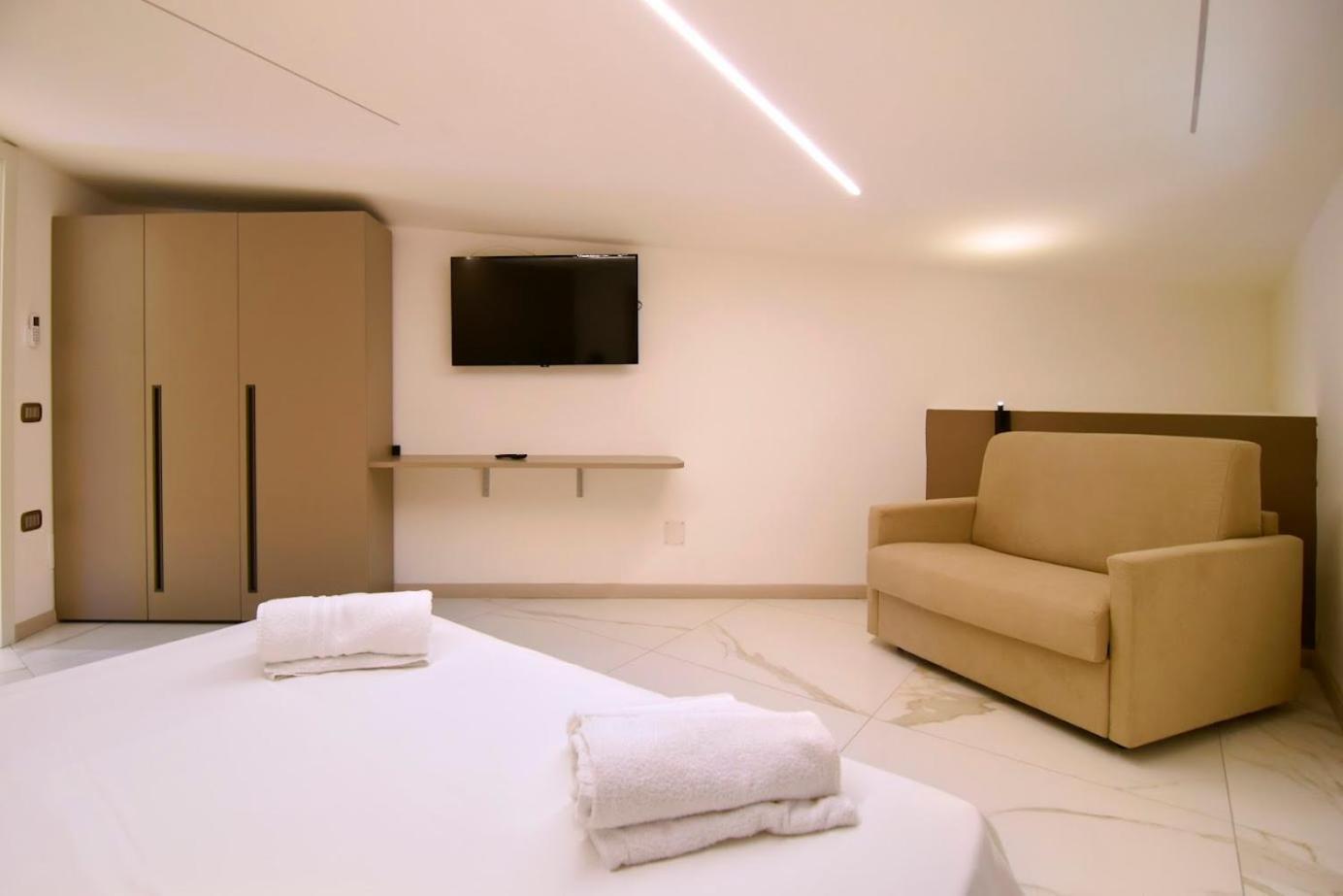 Belma Aparthotel And Rooms マリーナ・ディ・カメロータ エクステリア 写真